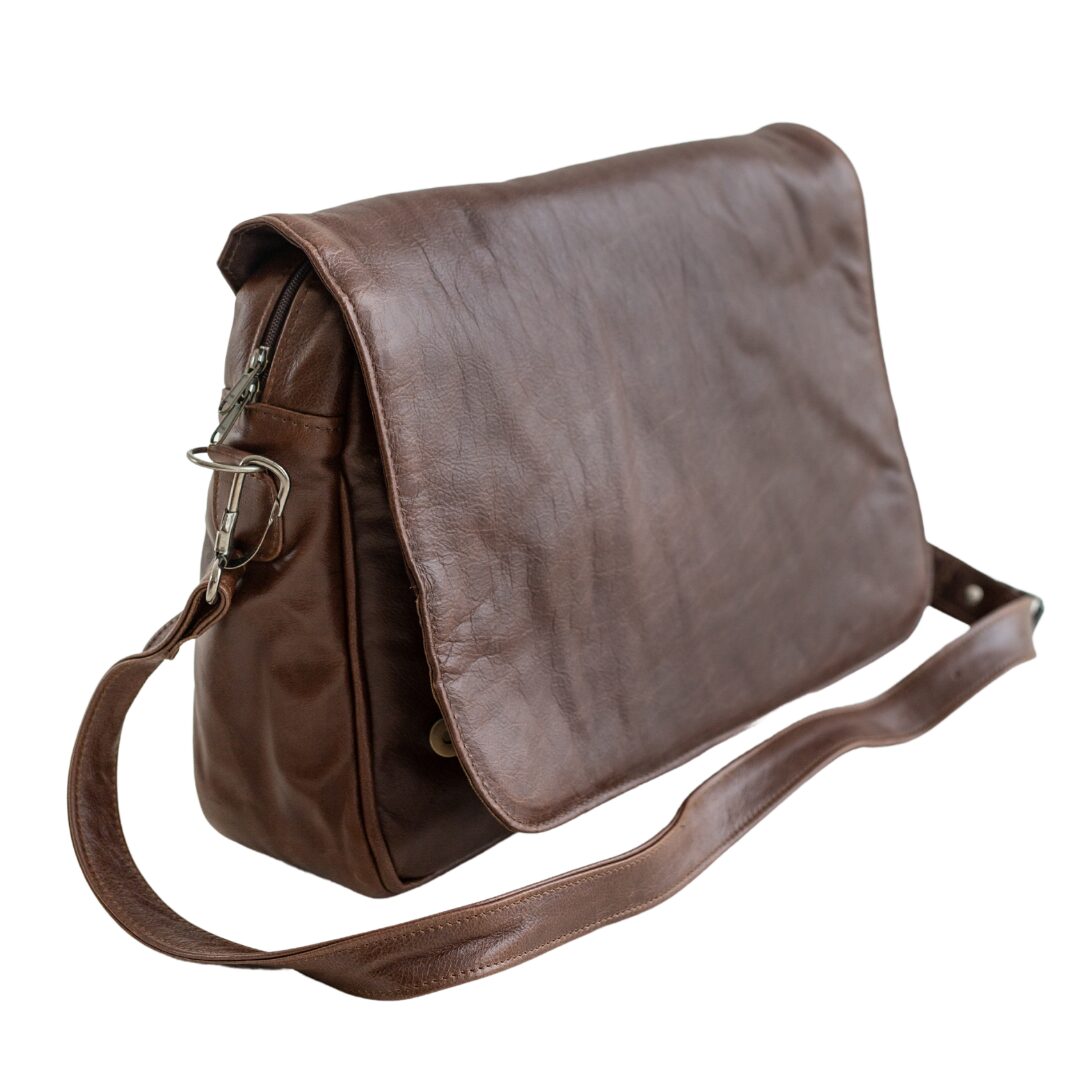 Maribu Leather Messenger Bag in Walnut