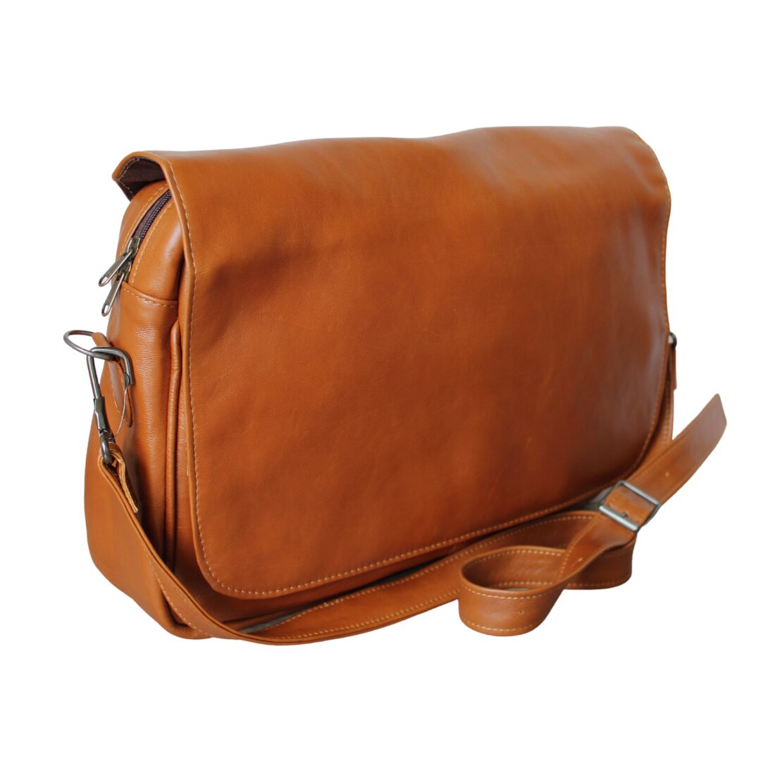 Maribu Leather Messenger Bag in Hazelnut