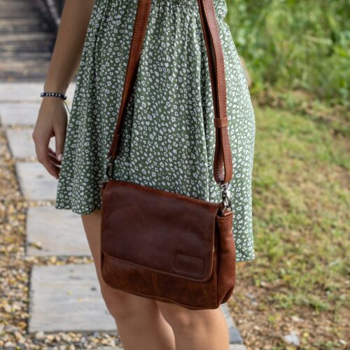 Maribu Leather Lily Clutch
